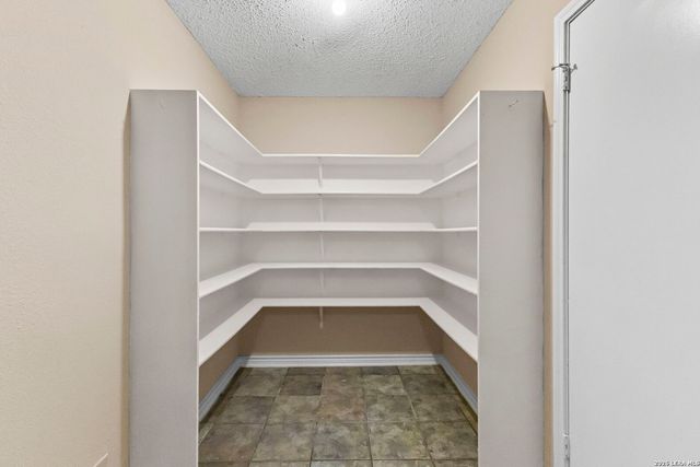 9615 Hillside Trail, San Antonio, TX 78250