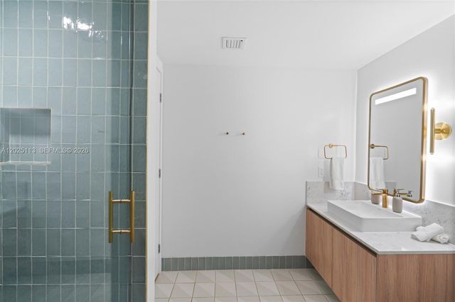 159 NE 6th St 3105, Miami, FL 33132
