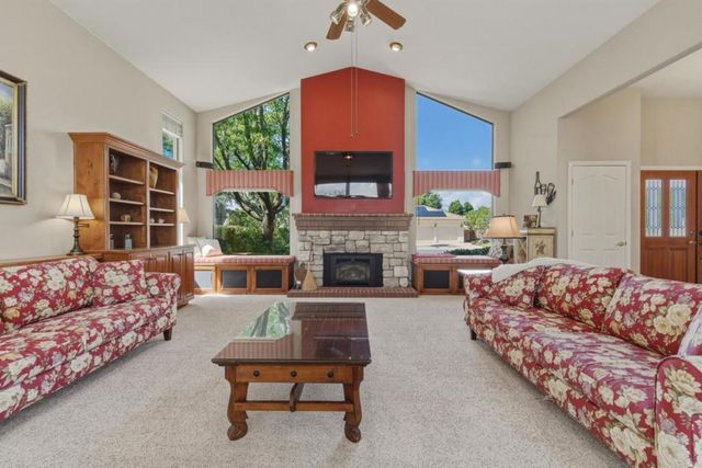 1290 Sonnys Way, Hollister, CA 95023