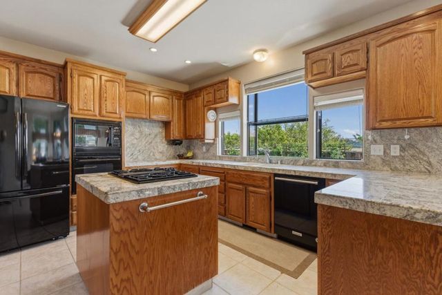 1290 Sonnys Way, Hollister, CA 95023
