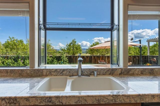 1290 Sonnys Way, Hollister, CA 95023