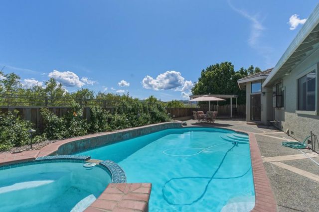 1290 Sonnys Way, Hollister, CA 95023