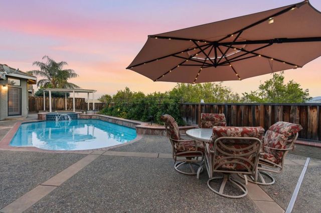 1290 Sonnys Way, Hollister, CA 95023