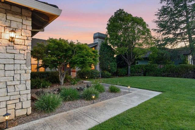 1290 Sonnys Way, Hollister, CA 95023