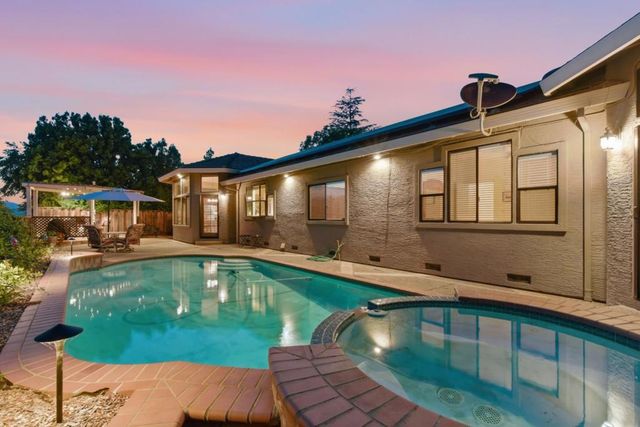 1290 Sonnys Way, Hollister, CA 95023