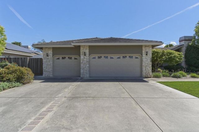 1290 Sonnys Way, Hollister, CA 95023