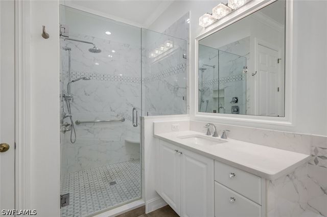 5021 Maxwell CIR 101, Naples, FL 34105