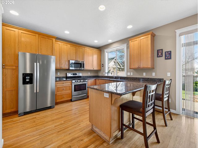 633 JUNE Dr, Molalla, OR 97038