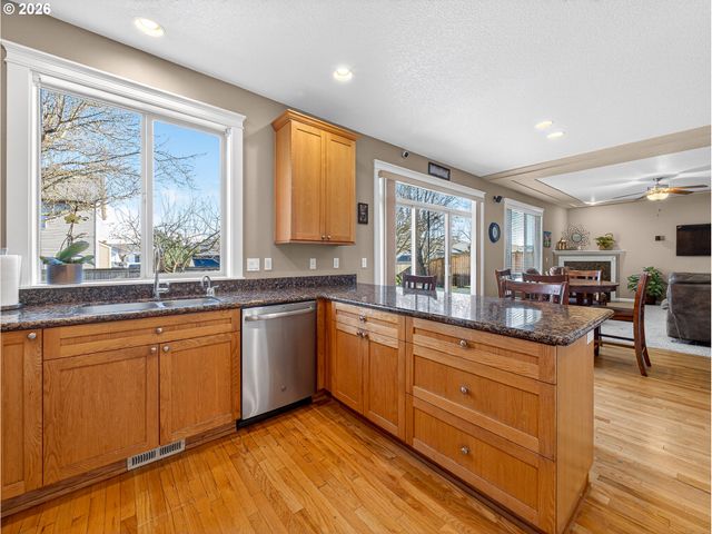 633 JUNE Dr, Molalla, OR 97038