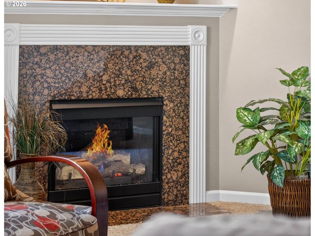 633 JUNE Dr, Molalla, OR 97038