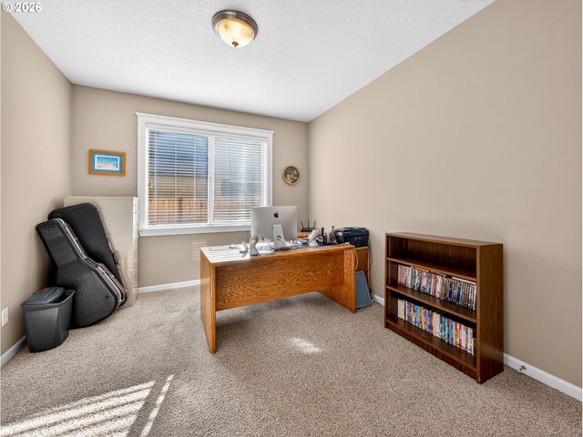 633 JUNE Dr, Molalla, OR 97038