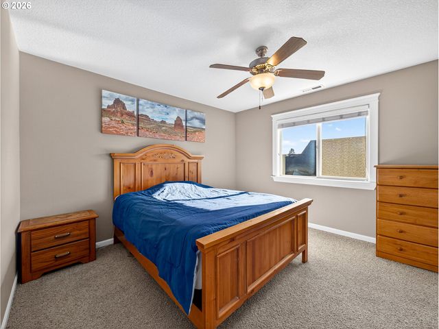 633 JUNE Dr, Molalla, OR 97038