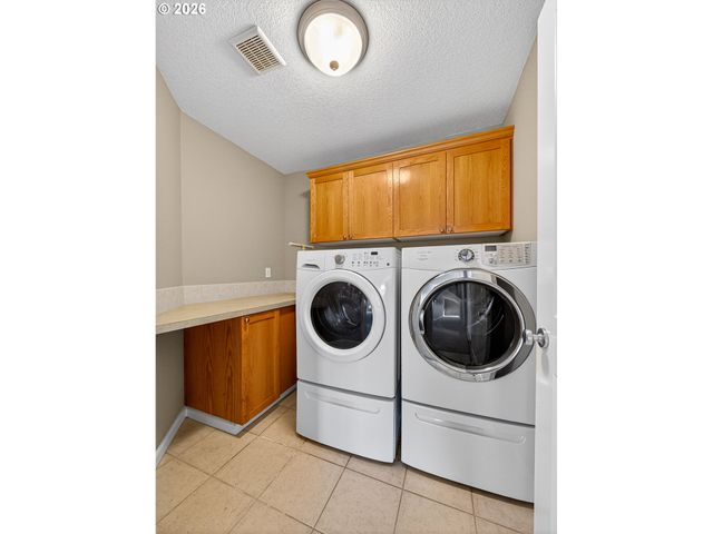 633 JUNE Dr, Molalla, OR 97038