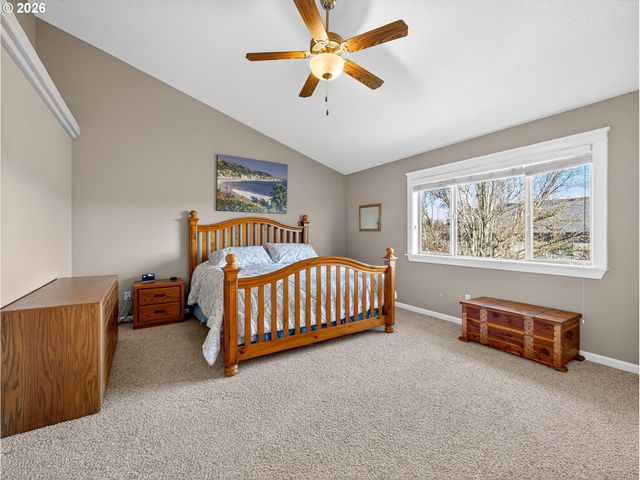 633 JUNE Dr, Molalla, OR 97038