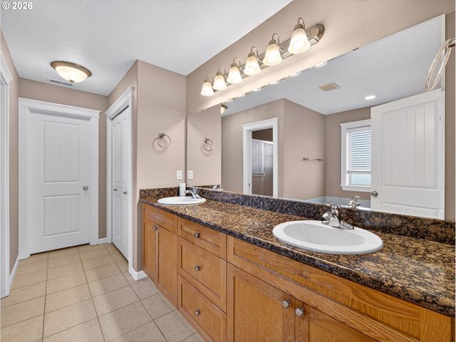 633 JUNE Dr, Molalla, OR 97038