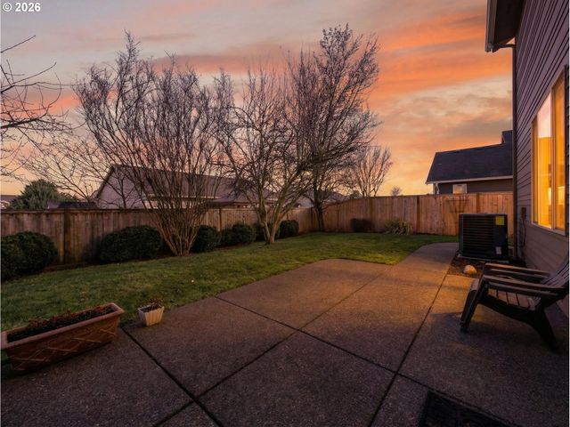 633 JUNE Dr, Molalla, OR 97038