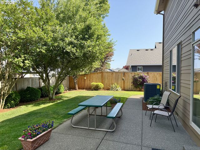 633 JUNE Dr, Molalla, OR 97038