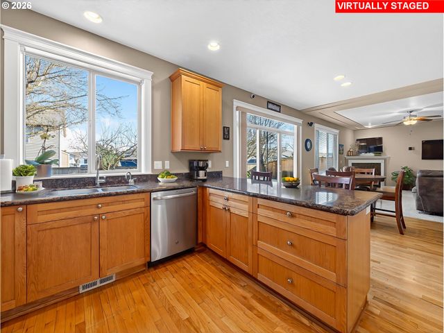 633 JUNE Dr, Molalla, OR 97038