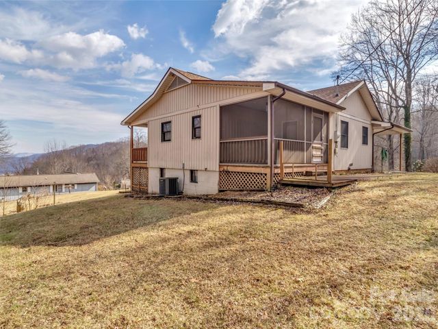 122 Vinewood Drive, Waynesville, NC 28786