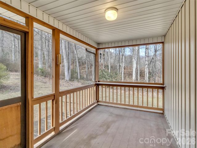 122 Vinewood Drive, Waynesville, NC 28786