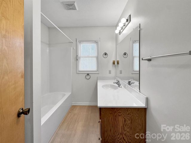 122 Vinewood Drive, Waynesville, NC 28786