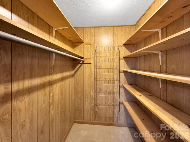 122 Vinewood Drive, Waynesville, NC 28786