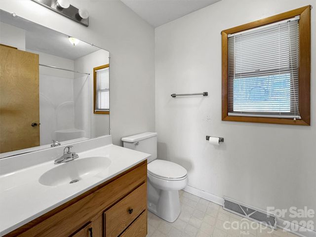 122 Vinewood Drive, Waynesville, NC 28786