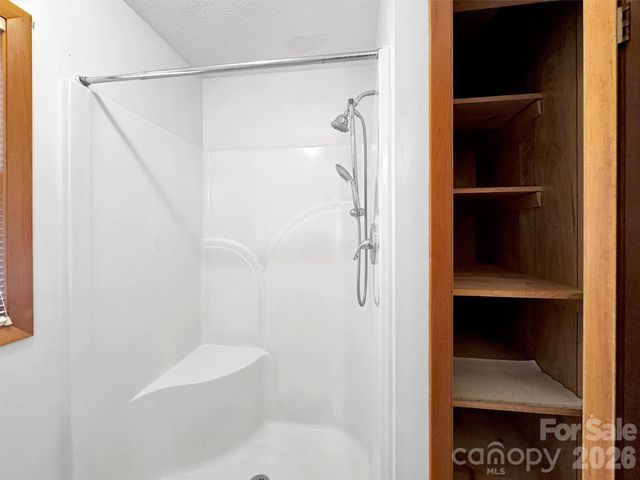 122 Vinewood Drive, Waynesville, NC 28786