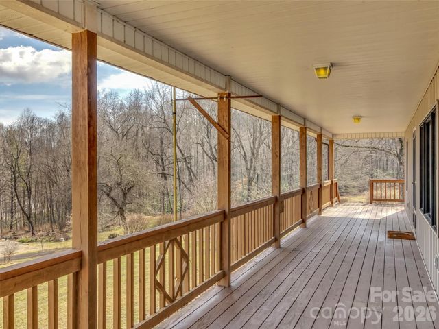 122 Vinewood Drive, Waynesville, NC 28786