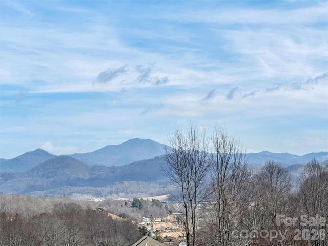 122 Vinewood Drive, Waynesville, NC 28786