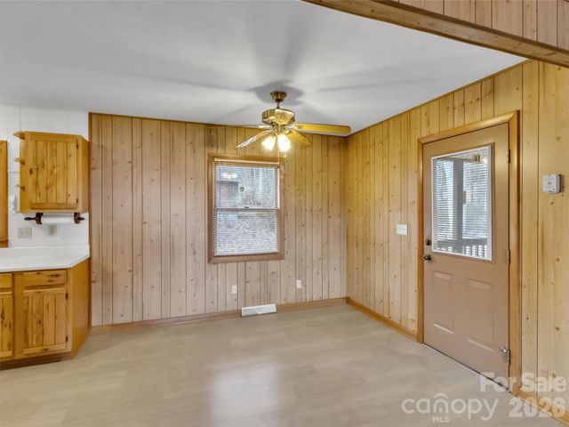 122 Vinewood Drive, Waynesville, NC 28786