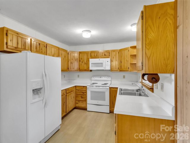 122 Vinewood Drive, Waynesville, NC 28786