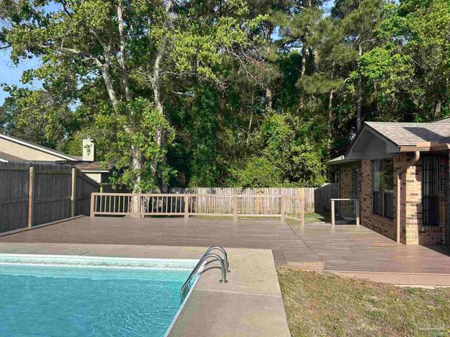151 Deville Dr, Mary Esther, FL 32569