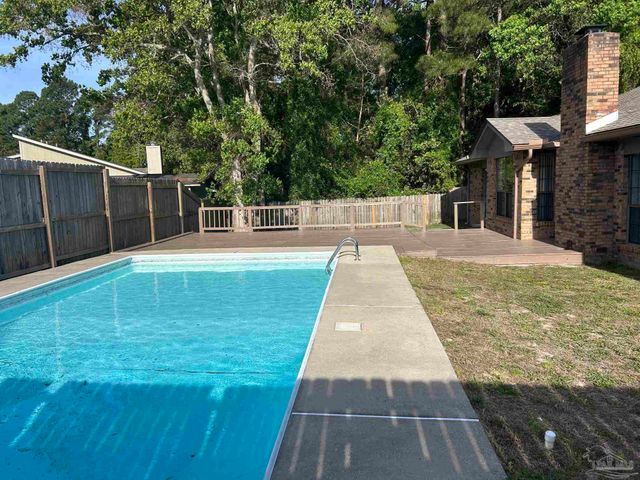 151 Deville Dr, Mary Esther, FL 32569