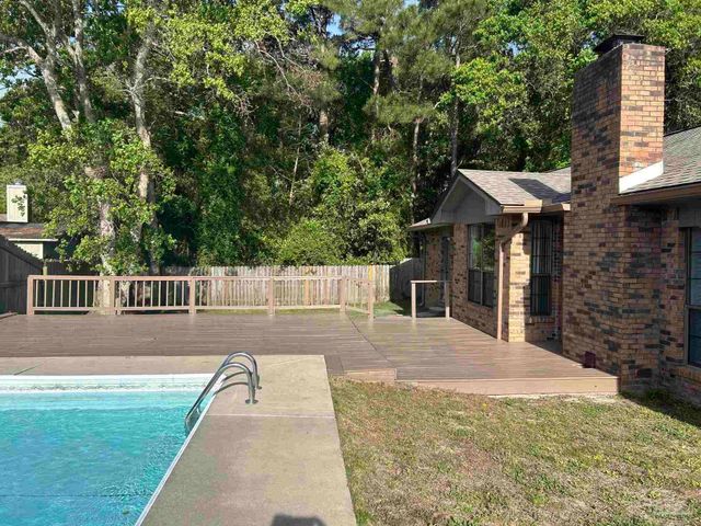 151 Deville Dr, Mary Esther, FL 32569