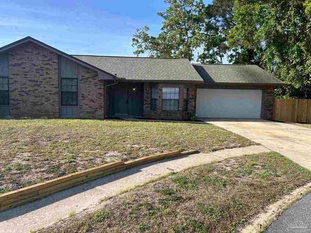 151 Deville Dr, Mary Esther, FL 32569