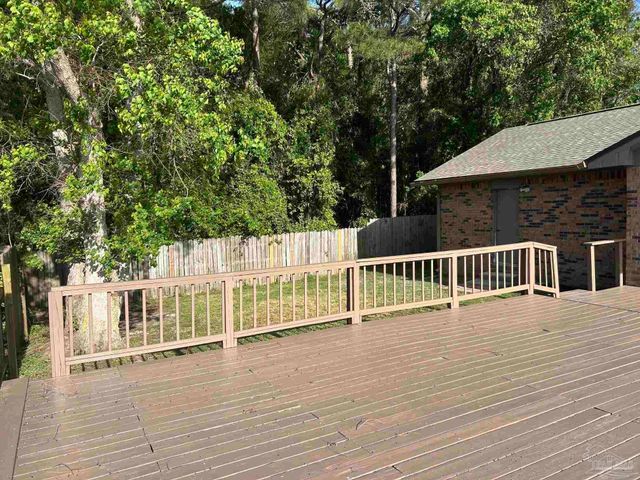 151 Deville Dr, Mary Esther, FL 32569