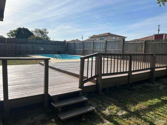 151 Deville Dr, Mary Esther, FL 32569