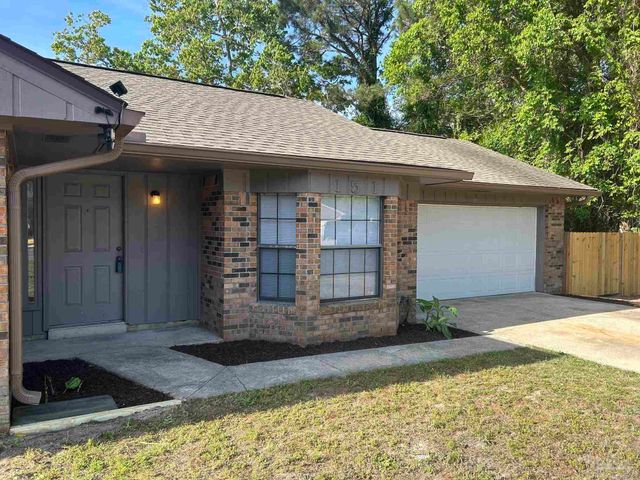 151 Deville Dr, Mary Esther, FL 32569