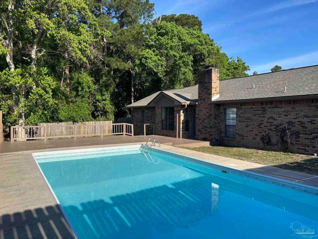 151 Deville Dr, Mary Esther, FL 32569