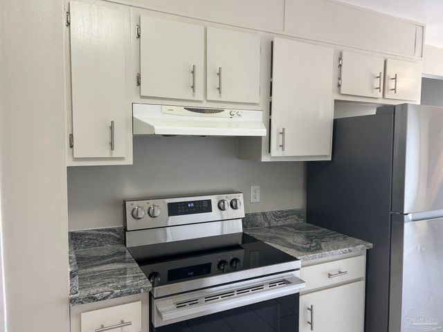 151 Deville Dr, Mary Esther, FL 32569