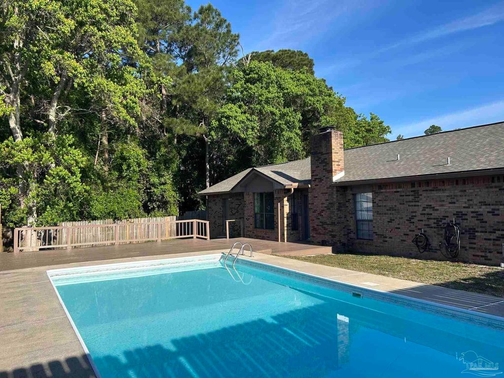 151 Deville Dr, Mary Esther, FL 32569
