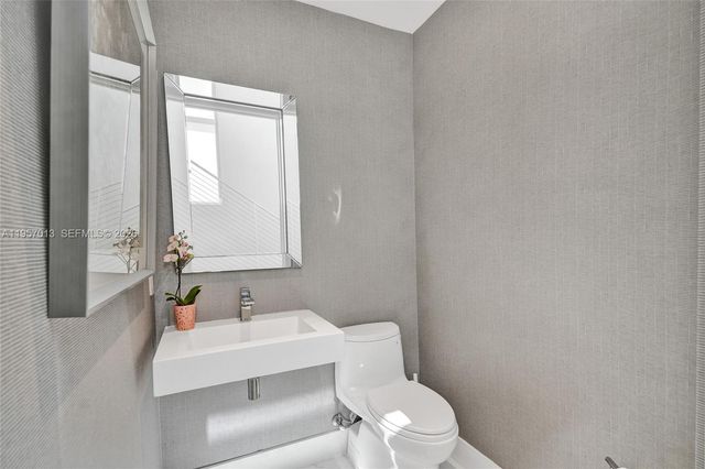 3750 Yacht Club Dr TH1, Aventura, FL 33180