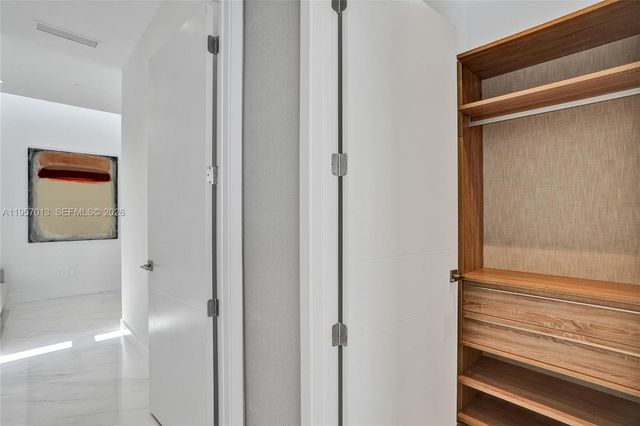 3750 Yacht Club Dr TH1, Aventura, FL 33180