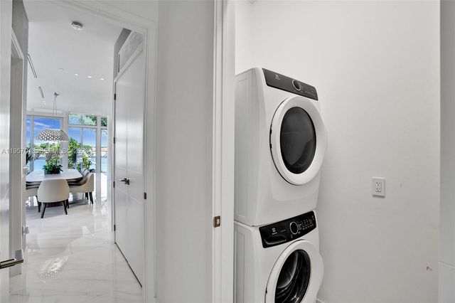 3750 Yacht Club Dr TH1, Aventura, FL 33180