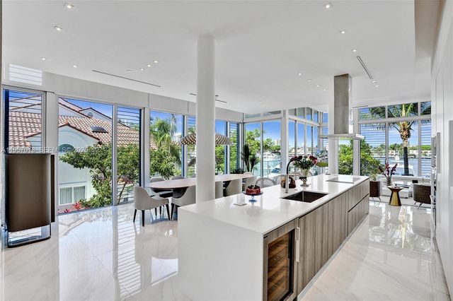 3750 Yacht Club Dr TH1, Aventura, FL 33180