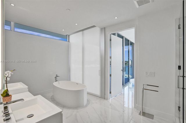 3750 Yacht Club Dr TH1, Aventura, FL 33180