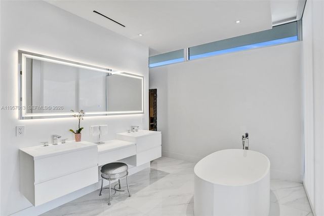 3750 Yacht Club Dr TH1, Aventura, FL 33180