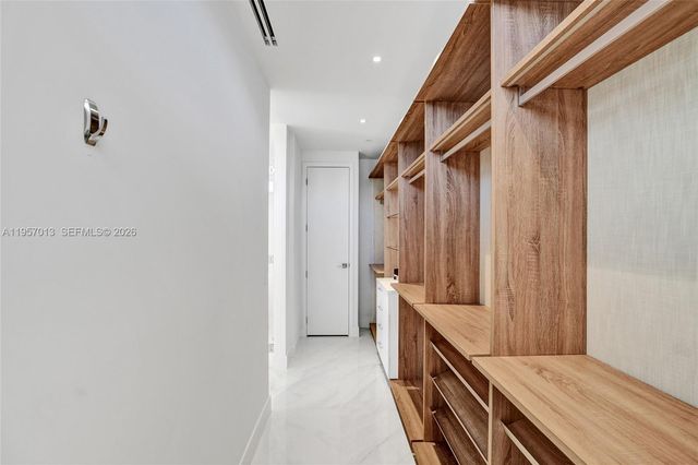 3750 Yacht Club Dr TH1, Aventura, FL 33180