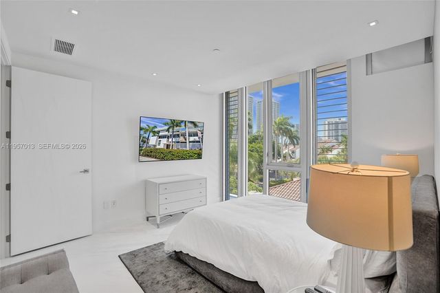 3750 Yacht Club Dr TH1, Aventura, FL 33180